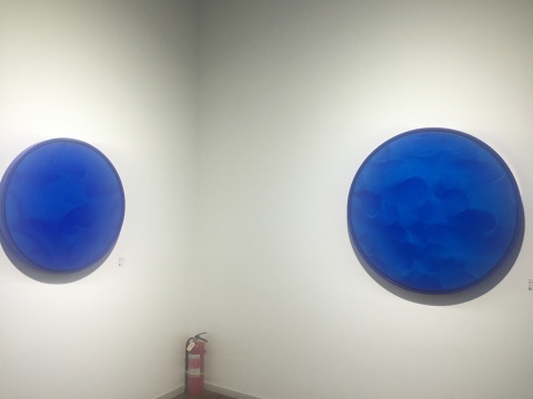 《證悟·藍NO.21》（左）與《證悟·藍NO.19》（右）
