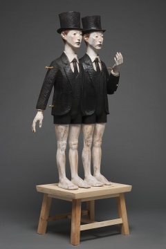 杜春風(fēng) 《等待戈多》180×80×55cm  香樟木  2015

