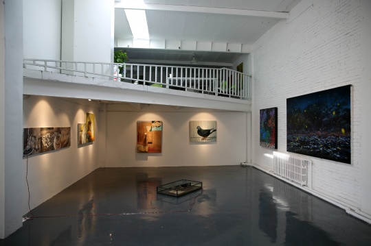  c+空間位于孫河地鐵站附近的孫河52號創(chuàng)意園區(qū)，展覽面積約有1000平方米。
