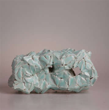 王國棟 《含利》 23×11×12cm  瓷  2010

