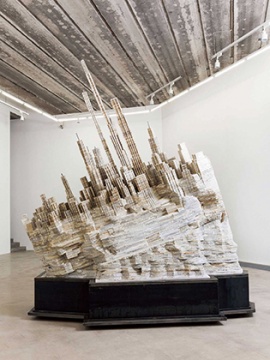 劉韡  《無題》 285×317×71cm  書、不銹鋼、鐵  2011

成交價：149.5萬元  北京匡時2016春拍
