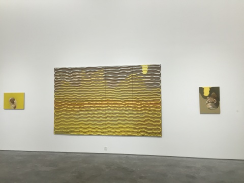 《流年》系列。左起尺寸分別為：50×70cm、200×320cm×8、70×50cm
