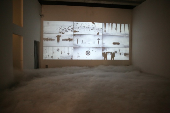 在北京現(xiàn)在畫廊舉辦的丁世偉個展“破曉”
