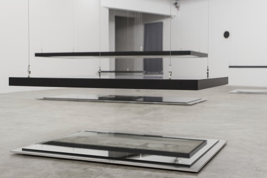 《破曉》繪畫裝置 99.5×74.5cm 水墨紙本、鋁板、鏡面 2016
