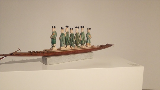 楊穹 《有朋自遠(yuǎn)方來》 130×9×26cm 陶傭（明）、紅花梨木 2016