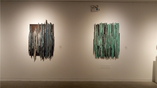 于洋 《筆墨無用—石青》 140×98cm 平時創(chuàng)作廢棄物、紙本水墨、木 2016