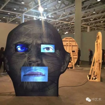 看來千里迢迢來到Art Basel的確實(shí)都是忠實(shí)的藝術(shù)信徒，因?yàn)槲覜]有看到一個(gè)人面帶驚詫或者厭惡。（Tony Oursler作品）
