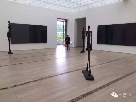 賈科梅蒂&里希特，一個(gè)在地上，一個(gè)在墻上；一個(gè)在走，一個(gè)在看@貝耶勒基金會(huì)美術(shù)館（ Beyeler Foundation) 大師不再了，作品還是會(huì)對話，策展人就是那個(gè)靈媒人。
