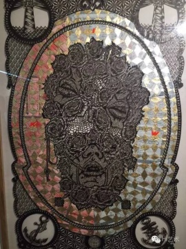 
巴塞爾藝博會(huì)主場之外，另有幾個(gè)平行藝博會(huì)，其中Scope算是規(guī)模較大的一個(gè)，基本都是中小畫廊為主，空間敞亮，價(jià)格接地氣，看起來不累。

