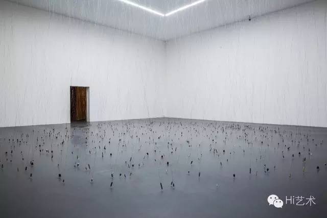 《指向無窮的750個點》鉛垂線，磁鐵、金屬，尺寸可變，2016
