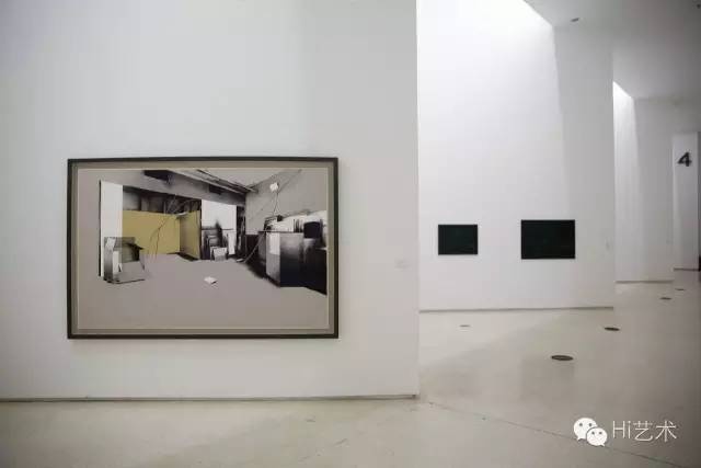 《惶然》系列, 鉛筆繪畫、漂白, 169x255x7cm, 2013
