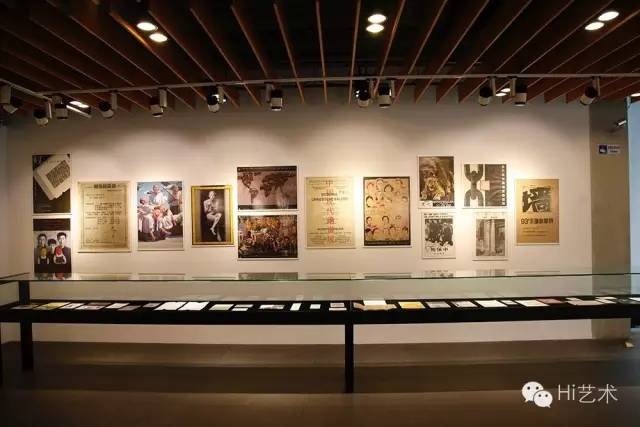 
“關(guān)于展覽的展覽：90年代的當(dāng)代藝術(shù)展示”展覽現(xiàn)場

