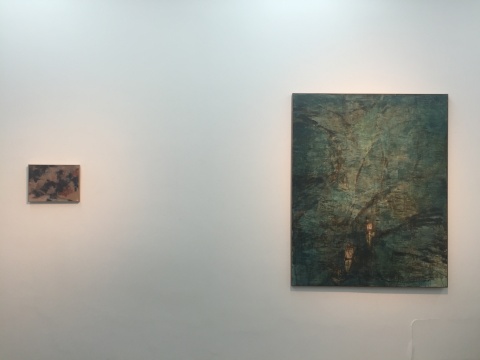 左：王亞彬 《遇仙石》 30X40cm 布面油畫  2015；

右：王亞彬《落苔溪》 162x130cm 布面油畫 2016

