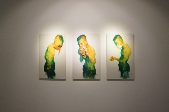 《鳥面具》、《臉譜》、《口罩》100×60cm 布面油畫 2010、2010、2009