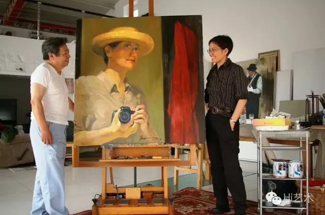 數(shù)十年不畫人物的朱乃正于2007年重新開啟人物畫之門，以曹星原的肖像作了《門》一畫
