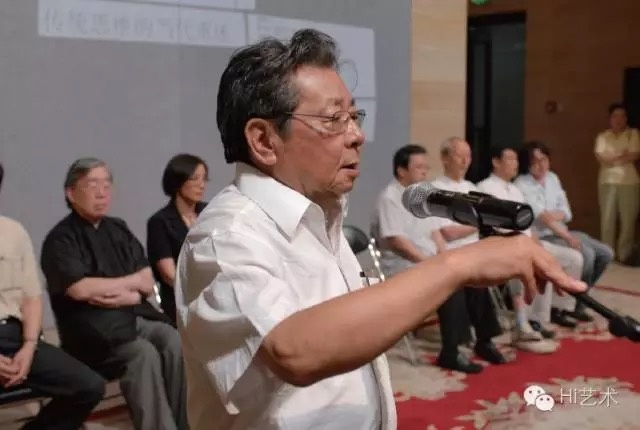 2009年朱乃正在“悟象化境：傳統(tǒng)思維的當(dāng)代重述”會議籌備中及展開幕式發(fā)言
