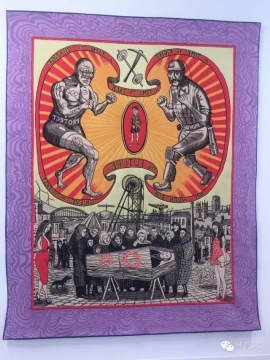 GRAYSON PERRY幽默夸張的漫畫(huà)手法，一針一線(xiàn)，認(rèn)認(rèn)真真的諷刺著英國(guó)自命不凡的優(yōu)越感和荒謬的自欺欺人，尖銳的表達(dá)了對(duì)英國(guó)目前盲目自戀的不滿(mǎn)
