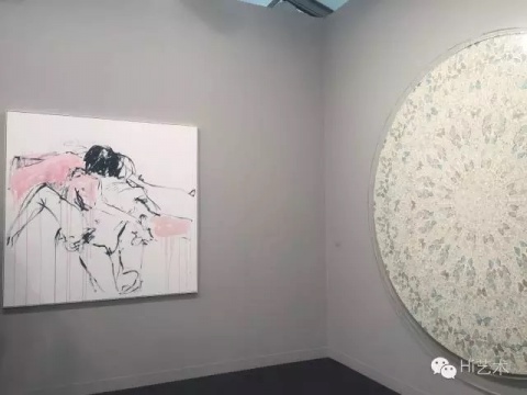 赫斯特的黑羊和蝴蝶畫(huà)，（誰(shuí)說(shuō)赫斯特過(guò)氣了？）旁邊是大幅的TRACEY EMIN裸體畫(huà)
