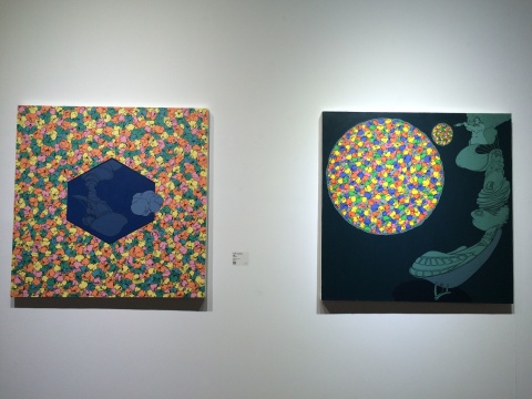 《爆音》 100×100cm 布面丙烯 2016 和《遠(yuǎn)望》 100×100cm 布面丙烯 2016
