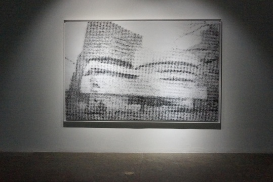 《集體記憶-古根海姆》267×180cm 布面中國(guó)印泥 2016
