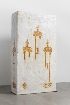 《方糖6》  180 × 115 × 40.5 cm 鋼鐵防護窗，石膏，頭發(fā) 2016           

