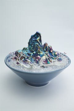 《驚蜇》 48×48×54cm  陶瓷、綜合材料 2016
