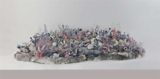 《忘歸》 150×100×3cm 陶瓷、皮毛 2016
