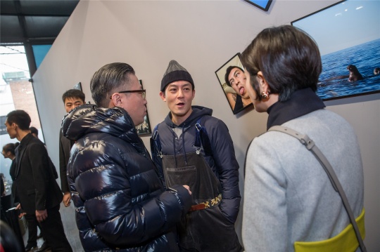 陳冠希在展覽現(xiàn)場
