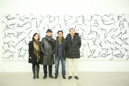 策展人方振寧（左二）、藝術(shù)家李迪（左三）
