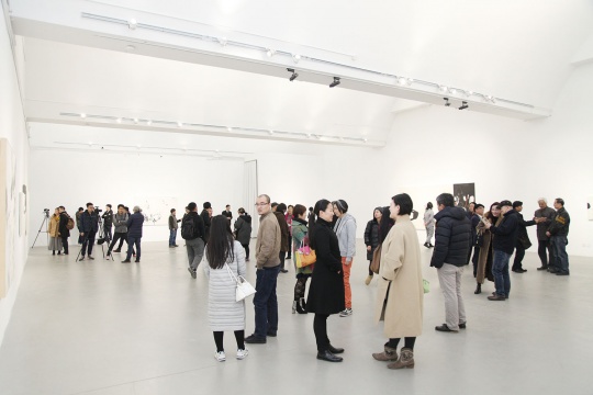 蘊(yùn)藏抽象中的真實(shí)之光 朱嵐個(gè)展“恒?！痹诔僧?dāng)代藝術(shù)中心開幕