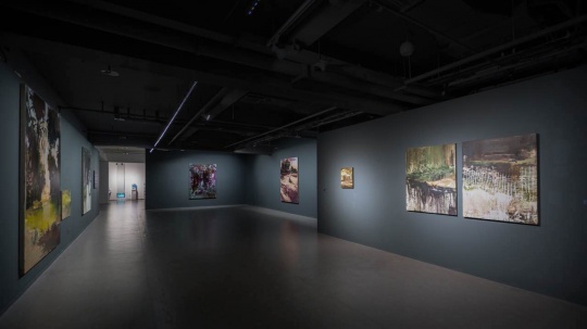 OCAT西安館一層“呂松：流”展覽現(xiàn)場(chǎng)
