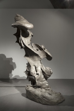 《手跡4》290 x 185 x 130 cm 鑄銅 2013-2017
