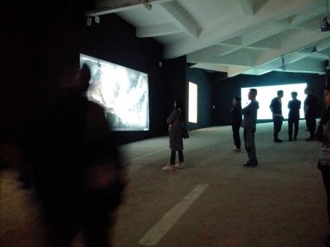 美術館的地下停車場每兩年會被改造為展廳
