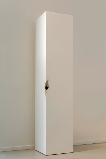 曹雨《維納斯No.2》180×45×45 cm 木質(zhì)雕塑展臺 2016
