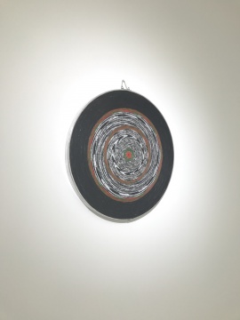 《靶子》 直徑：48cm 紙質(zhì)飛盤鏢 2017
