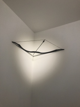 《弓箭》120×86cm 玻璃鋼、木、碳纖維 2016
