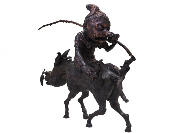 高瑀 倒！倒！倒！ 2014 根雕 233×80×186cm 
