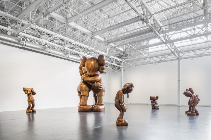 “KAWS：始于終點(diǎn)”展覽現(xiàn)場(chǎng)
