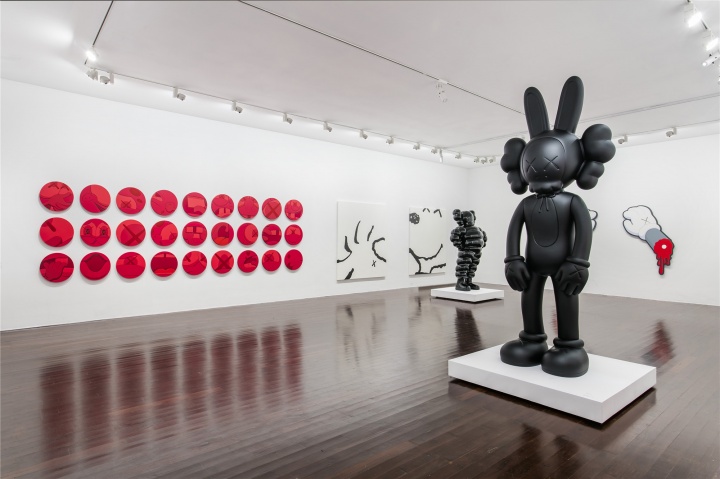 “KAWS：始于終點(diǎn)”展覽現(xiàn)場(chǎng)
