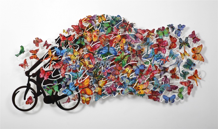 《喜悅幸福》 109×220cm 汽車顏料、鋁合金 2008
