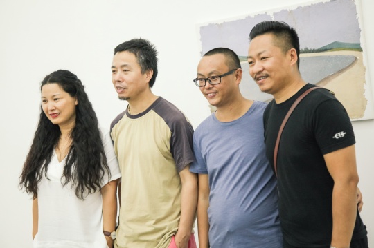 蘭空間負(fù)責(zé)人石蘭（左一）、藝術(shù)家郭強(qiáng)（左三）
