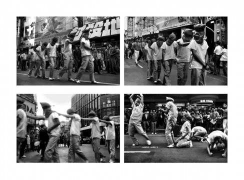 在戒嚴(yán)時(shí)期的1983年，陳界仁曾組織周圍的年輕朋友，利用「增額立法委員改選」1的政治敏感時(shí)刻，在禁止集會(huì)、游行，并且隨時(shí)都有警察與情治單位監(jiān)控的「公共空間」（西門町武昌街），以游擊式的行為藝術(shù)，干擾當(dāng)時(shí)戒嚴(yán)體制下的偽民主選舉

