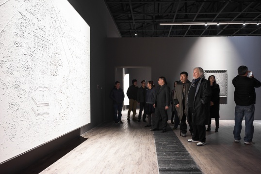 展覽現(xiàn)場 藝術(shù)家楊韜和黃建華
