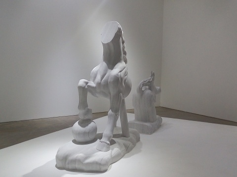 《一匹馬的貞潔》 207×165×87cm + 127×130×60cm 漢白玉石 2018
