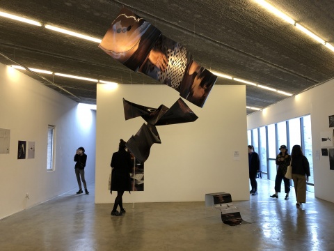 第十屆三影堂攝影獎(jiǎng)入圍藝術(shù)家作品展“起承”現(xiàn)場(chǎng)
