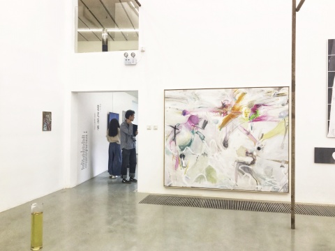 徐赫《理想國》 210x240cm  布面丙烯，油畫 2007-2017
