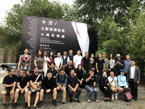 開幕式參展藝術(shù)家合影
