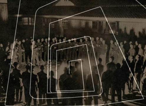 楊圓圓  《人群 — 螺旋 A》，出自《大連幻景》系列，2017，藝術(shù)微噴，作品提供:藝術(shù)家與艾可畫廊（入圍2012第四屆三影堂攝影獎(jiǎng)并獲得特尼基金會(huì)獎(jiǎng)）
