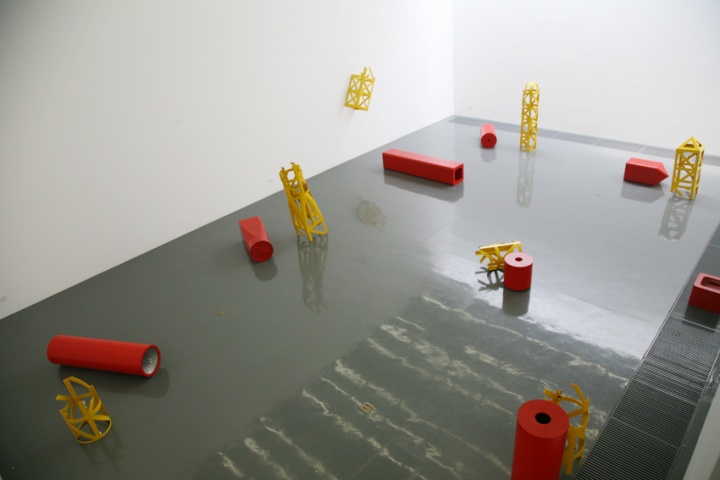 2011年此禮物在北京前波畫廊的《筷道展》現(xiàn)場展出 ，宋兒睿提出要參與未來的“筷道”創(chuàng)作。宋冬、尹秀珍說：“筷子是兩支一雙”，宋兒睿說：“為什么不可以有第三雙筷子？”。于是他們在2013年合作了作品《第三雙筷子》。

