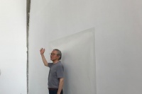 76歲的韓國前衛(wèi)藝術(shù)大師李健鏞，把“桃心”畫進(jìn)佩斯北京,李健鏞